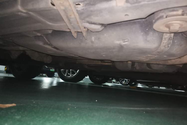 Used Volkswagen Touareg 2011 3.0 TDI Diesel Standard Version Chassis Rear Left