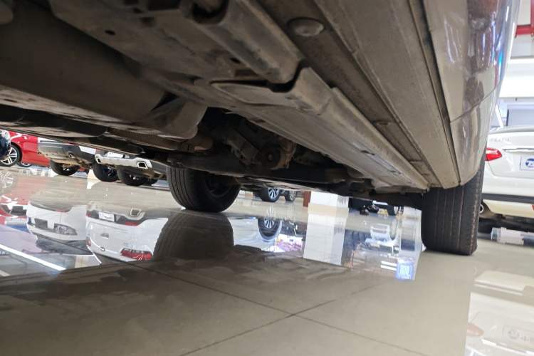 Used Volkswagen Touareg 2011 3.0 TDI Diesel Comfort Version Chassis Rear Right