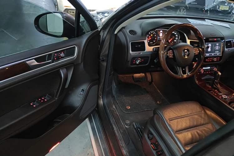 Used Volkswagen Touareg 2011 3.0 TSI Comfort Version Driver Seat