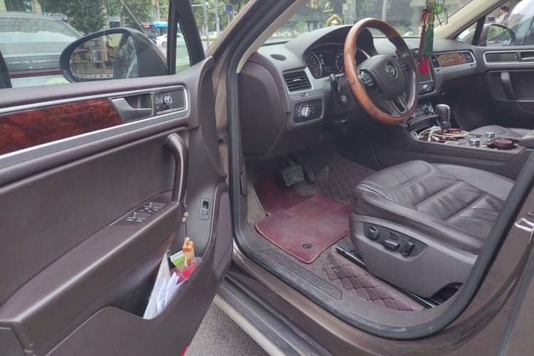 Used Volkswagen Touareg 2011 3.0 TSI High-End Version Driver Seat