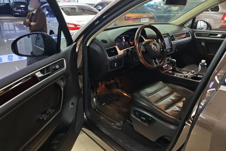 Used Volkswagen Touareg 2011 3.0 TDI Diesel Comfort Version Driver Seat