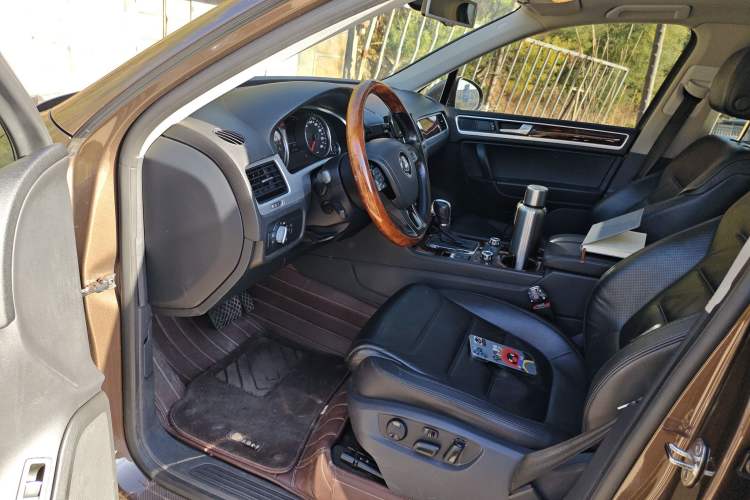 Used Volkswagen Touareg 2011 3.0 TSI Comfort Version Driver Seat