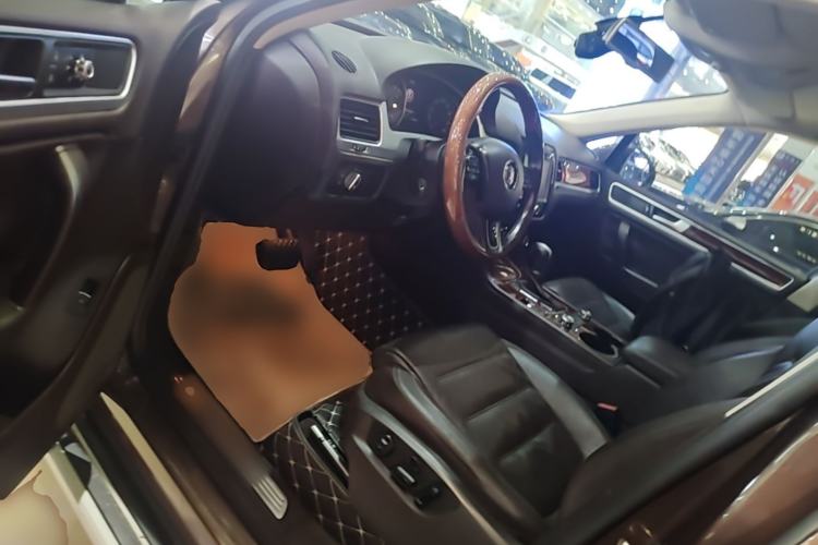 Used Volkswagen Touareg 2011 3.0 TSI Comfort Version Driver Seat
