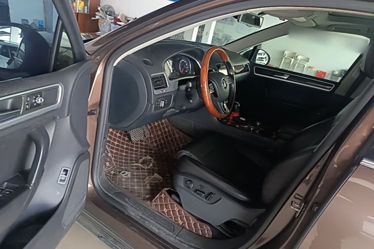 Used Volkswagen Touareg 2011 3.0 TSI High-End Version Driver Seat
