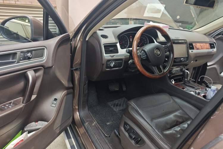 Used Volkswagen Touareg 2011 3.0 TSI Comfort Version Driver Seat