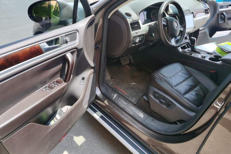 Used Volkswagen Touareg 2011 3.0 TSI Standard Version Driver Seat