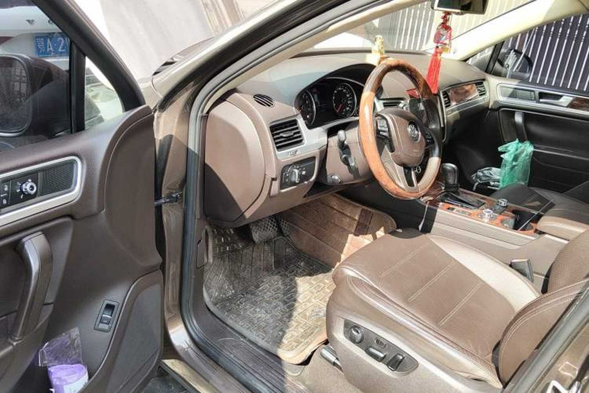 Used Volkswagen Touareg 2011 3.0 TSI Luxury Edition Driver Seat