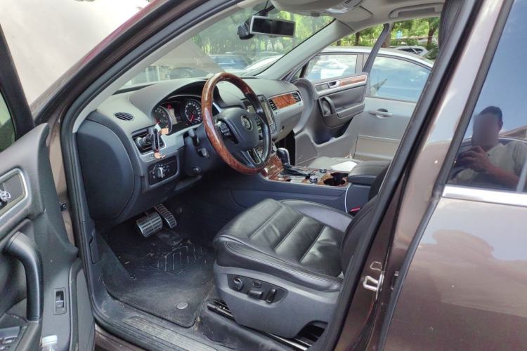 Used Volkswagen Touareg 2011 3.0 TSI Hybrid Driver Seat