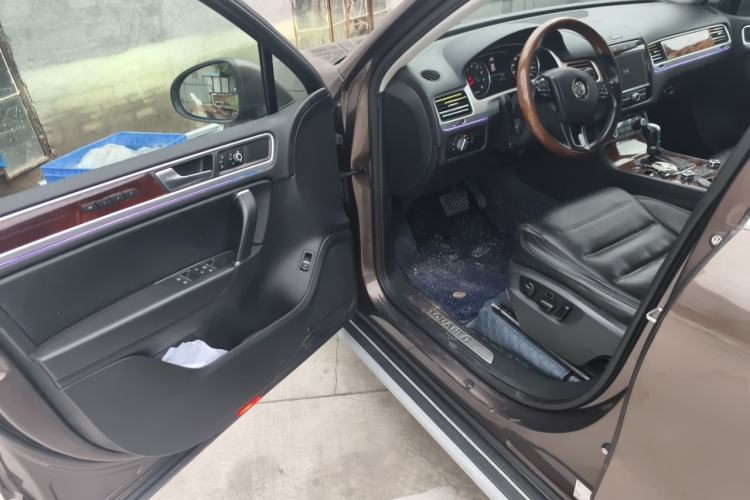 Used Volkswagen Touareg 2011 3.0 TSI High-End Version Driver Seat