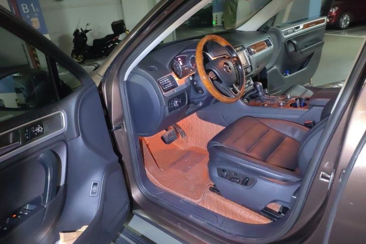 Used Volkswagen Touareg 2011 3.0 TDI Diesel Comfort Version Driver Seat
