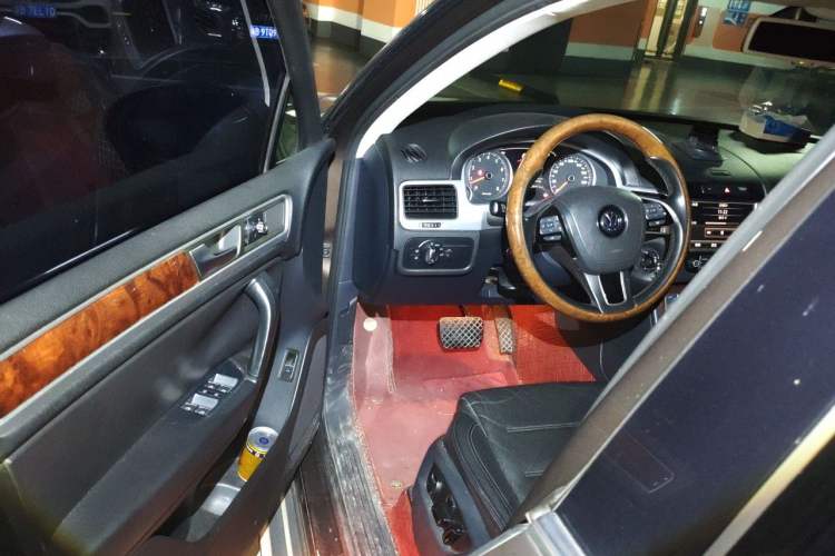 Used Volkswagen Touareg 2011 3.0 TSI Comfort Version Driver Seat