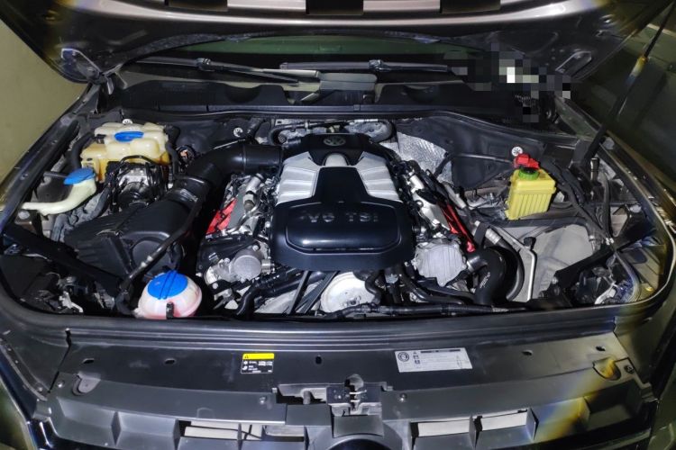 Used Volkswagen Touareg 2011 3.0 TSI Comfort Version Engine Bay