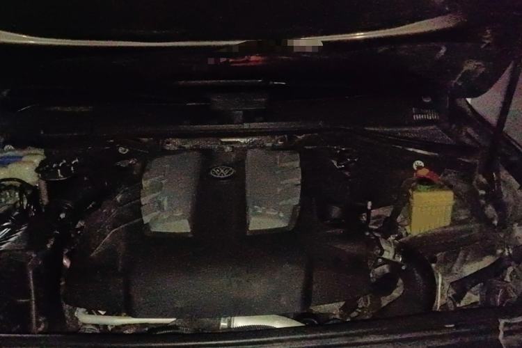 Used Volkswagen Touareg 2011 3.0 TDI Diesel Standard Version Engine Bay