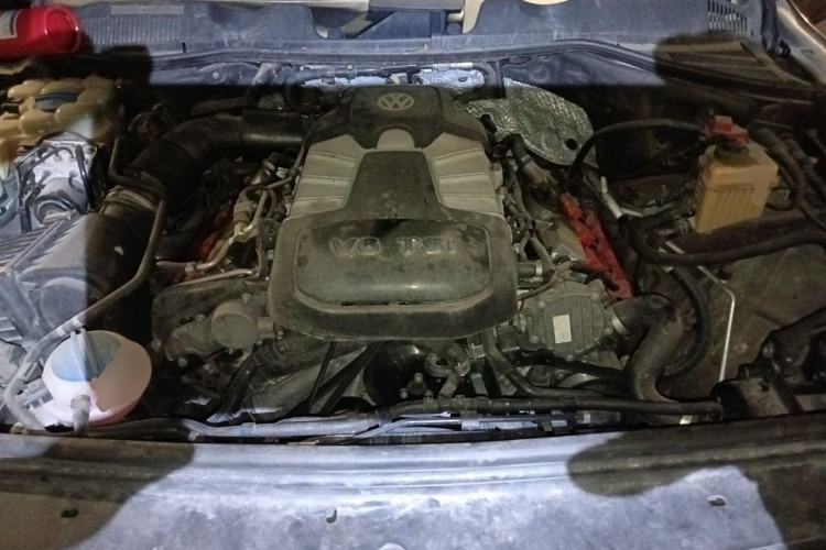 Used Volkswagen Touareg 2011 3.0 TSI Comfort Version Engine Bay