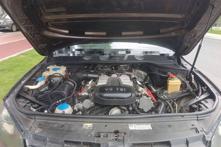 Used Volkswagen Touareg 2011 3.0 TSI Comfort Version Engine Bay