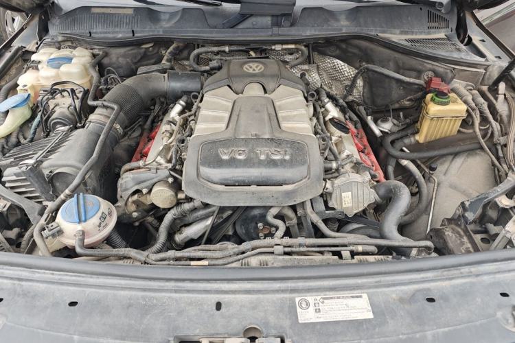 Used Volkswagen Touareg 2011 3.0 TSI Comfort Version Engine Bay