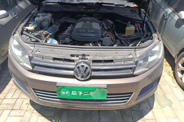Used Volkswagen Touareg 2011 3.0 TSI Comfort Version Engine Bay