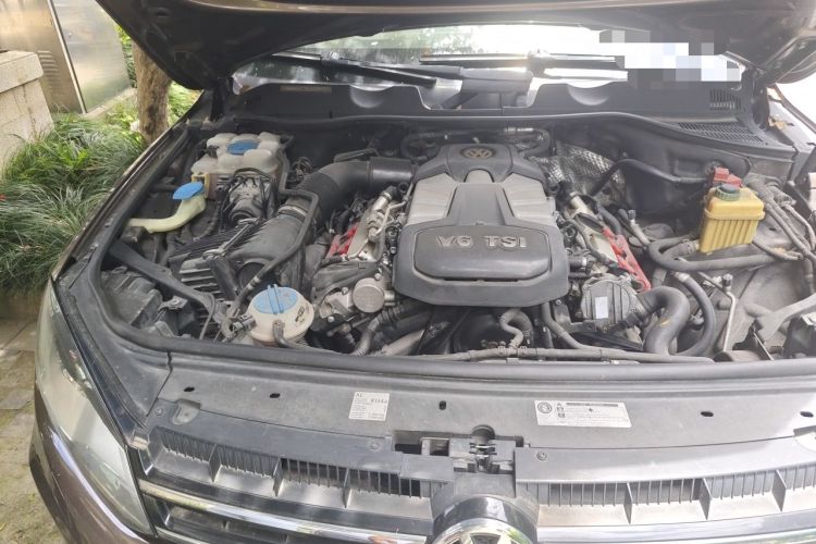 Used Volkswagen Touareg 2011 3.0 TSI Comfort Version Engine Bay