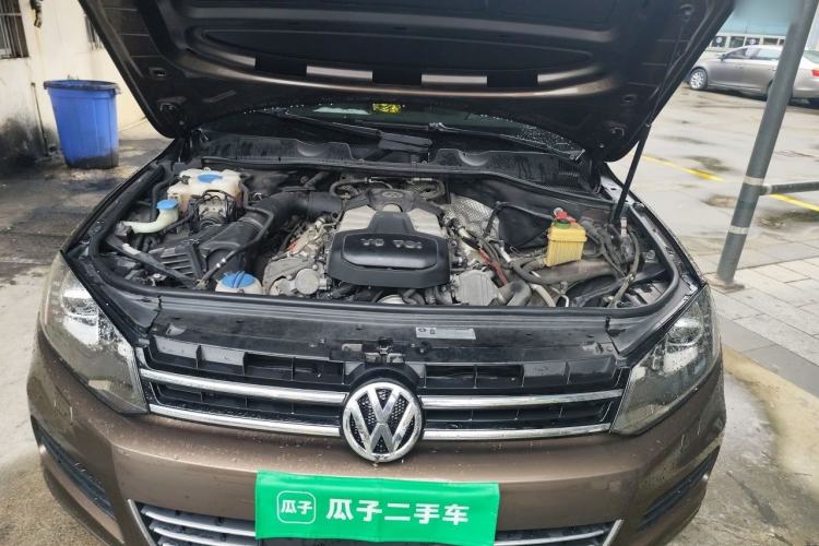 Used Volkswagen Touareg 2011 3.0 TSI Standard Version Engine Bay