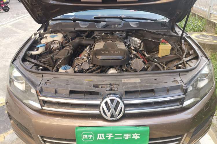 Used Volkswagen Touareg 2011 3.0 TSI Comfort Version Engine Bay