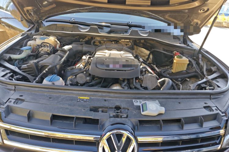 Used Volkswagen Touareg 2011 3.0 TSI Comfort Version Engine Bay