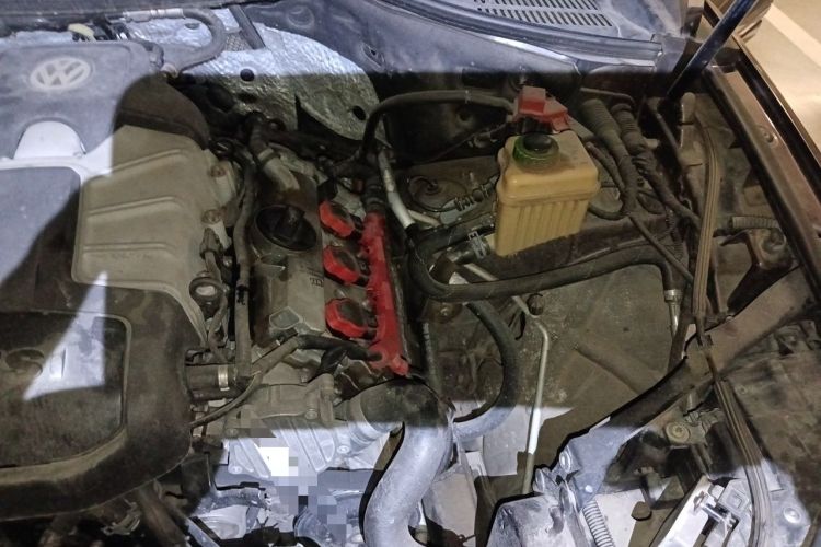 Used Volkswagen Touareg 2011 3.0 TSI Comfort Version Engine Bay Left