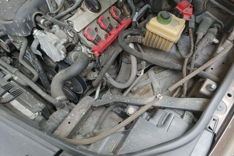 Used Volkswagen Touareg 2011 3.0 TSI Comfort Version Engine Bay Left