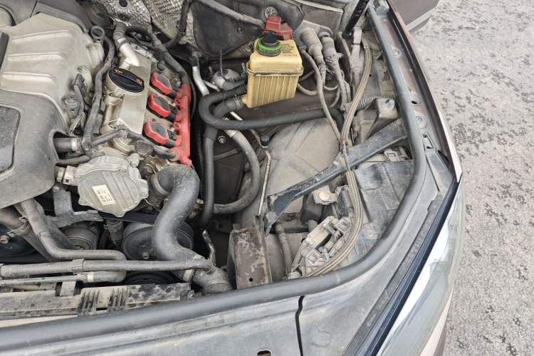 Used Volkswagen Touareg 2011 3.0 TSI Comfort Version Engine Bay Left