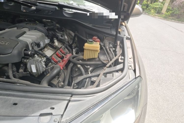 Used Volkswagen Touareg 2011 3.0 TSI Comfort Version Engine Bay Left