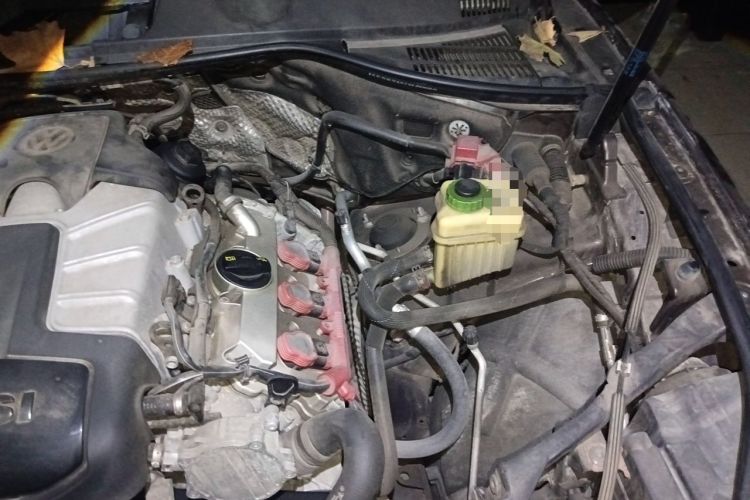 Used Volkswagen Touareg 2011 3.0 TSI Standard Version Engine Bay Left