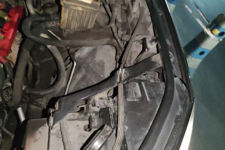 Used Volkswagen Touareg 2011 3.0 TSI Standard Version Engine Bay Left