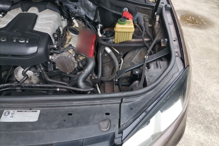 Used Volkswagen Touareg 2011 3.0 TSI Standard Version Engine Bay Left