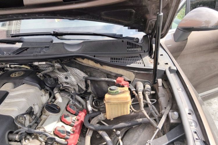 Used Volkswagen Touareg 2011 3.0 TSI Luxury Edition Engine Bay Left