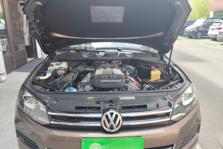 Used Volkswagen Touareg 2011 3.0 TSI Comfort Version Engine Bay