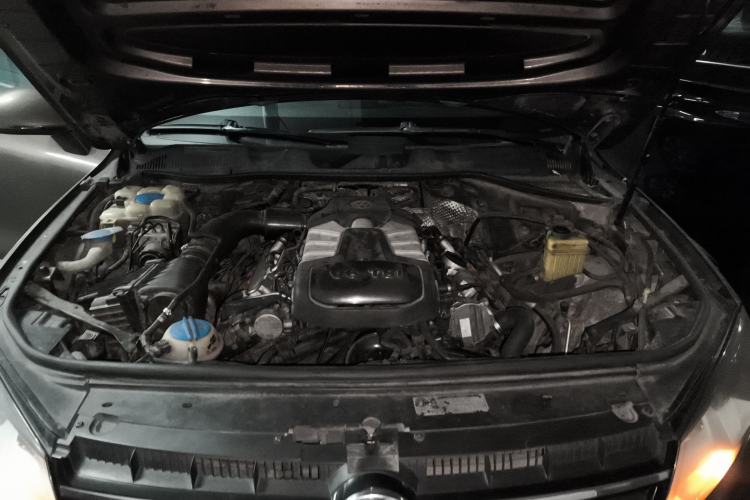 Used Volkswagen Touareg 2011 3.0 TSI Standard Version Engine Bay