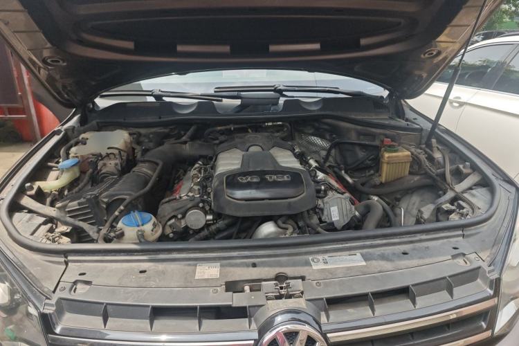 Used Volkswagen Touareg 2011 3.0 TSI Comfort Version Engine Bay