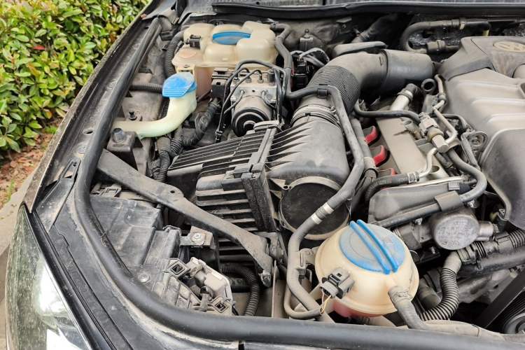 Used Volkswagen Touareg 2011 3.0 TSI Hybrid Engine Bay Right