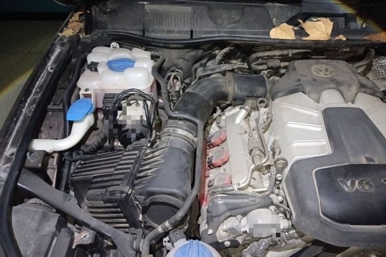 Used Volkswagen Touareg 2011 3.0 TSI Standard Version Engine Bay Right