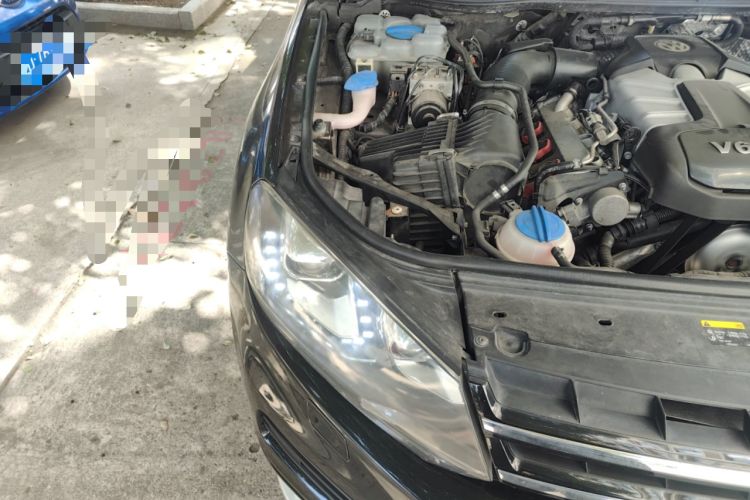 Used Volkswagen Touareg 2011 3.0 TSI Standard Version Engine Bay Right