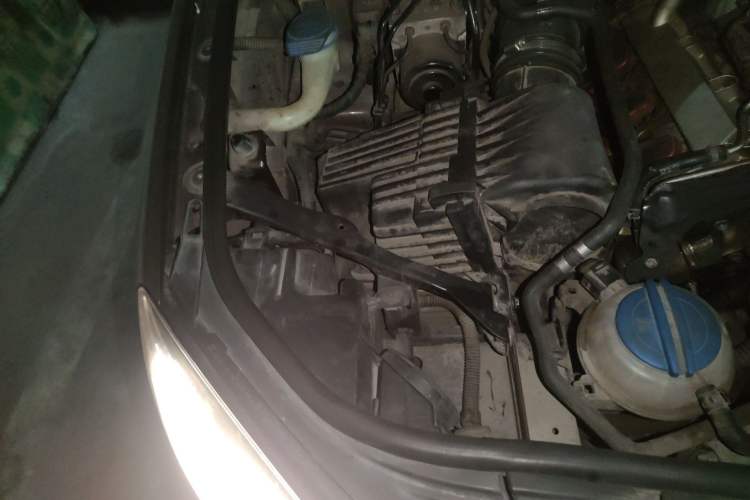 Used Volkswagen Touareg 2011 3.0 TSI Standard Version Engine Bay Right