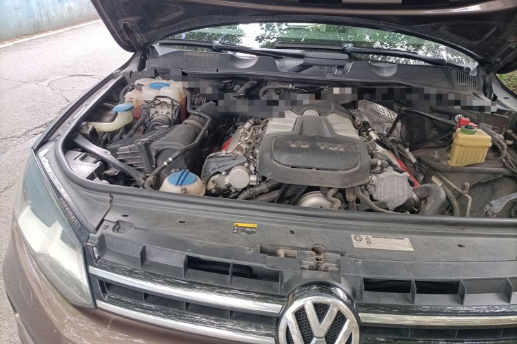 Used Volkswagen Touareg 2011 3.0 TSI Standard Version Engine Bay Right
