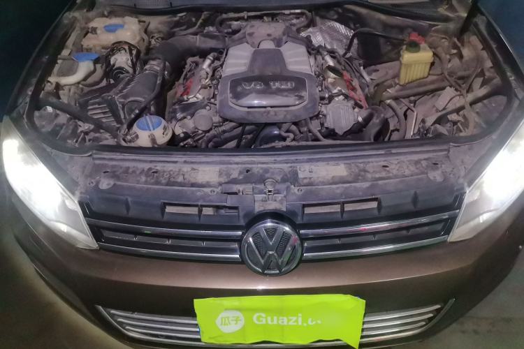 Used Volkswagen Touareg 2011 3.0 TSI Standard Version Engine Bay