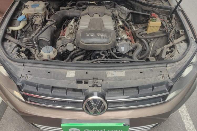 Used Volkswagen Touareg 2011 3.0 TSI Comfort Version Engine Bay