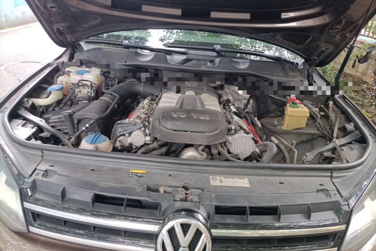 Used Volkswagen Touareg 2011 3.0 TSI Standard Version Engine Bay
