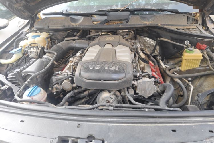 Used Volkswagen Touareg 2011 3.0 TSI Comfort Version Engine Bay