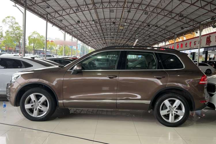 Used Volkswagen Touareg 2011 3.0 TSI Standard Version Exterior 2