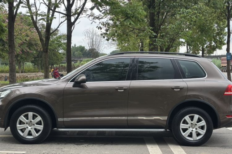 Used Volkswagen Touareg 2011 3.0 TSI Standard Version Exterior 2