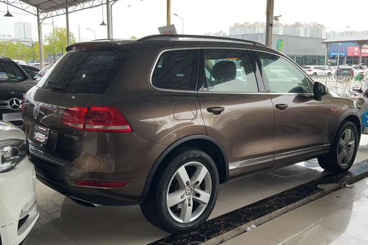 Used Volkswagen Touareg 2011 3.0 TSI Standard Version Exterior 3