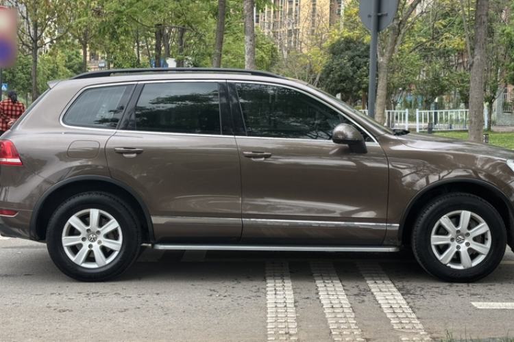 Used Volkswagen Touareg 2011 3.0 TSI Standard Version Exterior 3