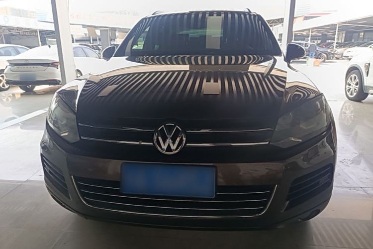 Used Volkswagen Touareg 2011 3.0 TSI High-End Version Front